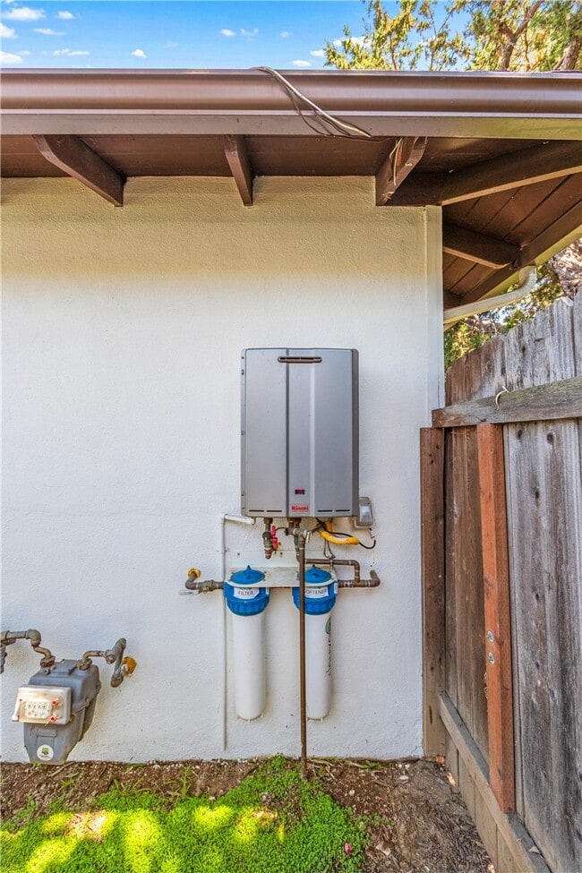 Building Photo - 1281 La Colina Dr