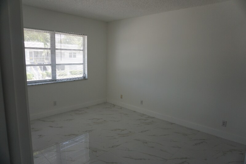 Building Photo - 151 Stratford K