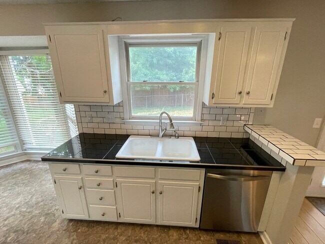 Building Photo - South Nashville off Nolensville Rd close t...