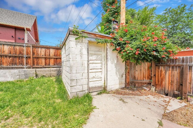 Building Photo - $2,395 - 2 Bed, 1 Bath Home in Denver with...