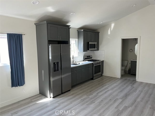 Building Photo - 701 Oakdale Ave