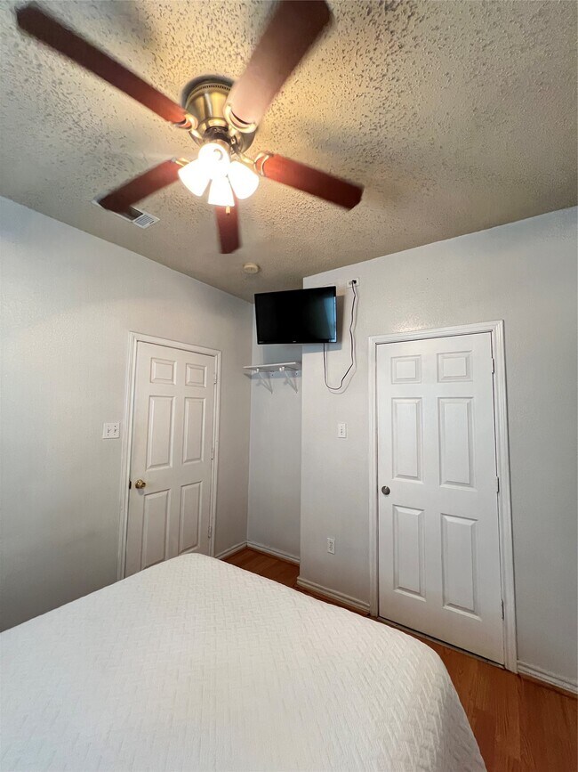Building Photo - 13117 Vickery St
