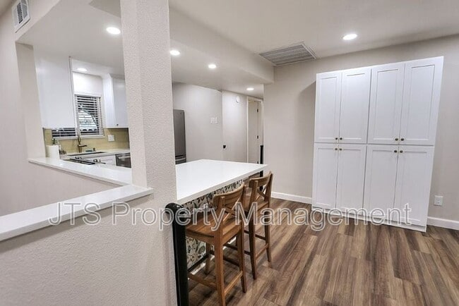 Building Photo - 3160 Watt Ave