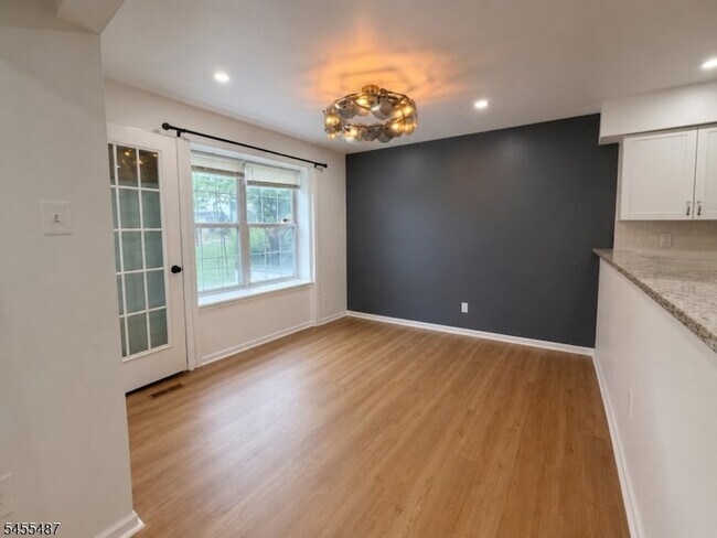 Building Photo - 121 Harrow Dr