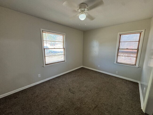 Building Photo - Spacious 3-Bedroom, 1-Bath Home with Garag...