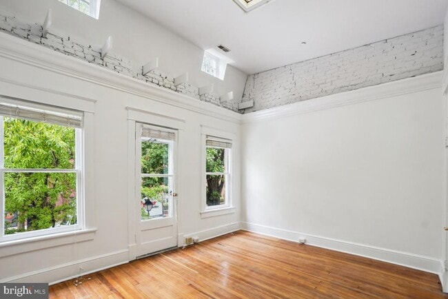 Building Photo - 1411 King St