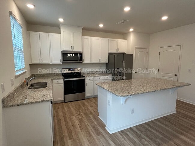 Building Photo - 403 St Clair Dr