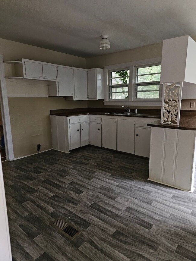 Building Photo - 4 bedroom/2 bathroom house in Florence, ju...
