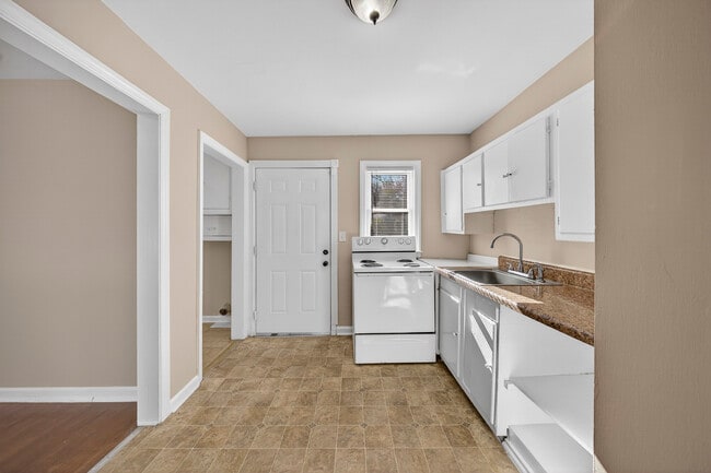 Building Photo - 2221 Woodward Ave