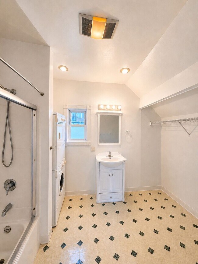 Building Photo - DASILVA RYAN DUPLEX