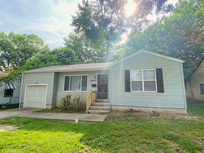 Primary Photo - 2 bedroom 1 bath house with a 1 car garage