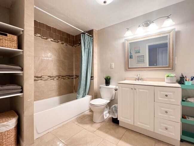 Building Photo - 2959 W Rim Rock Dr