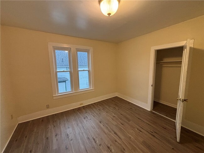 Building Photo - 240 Bridge St