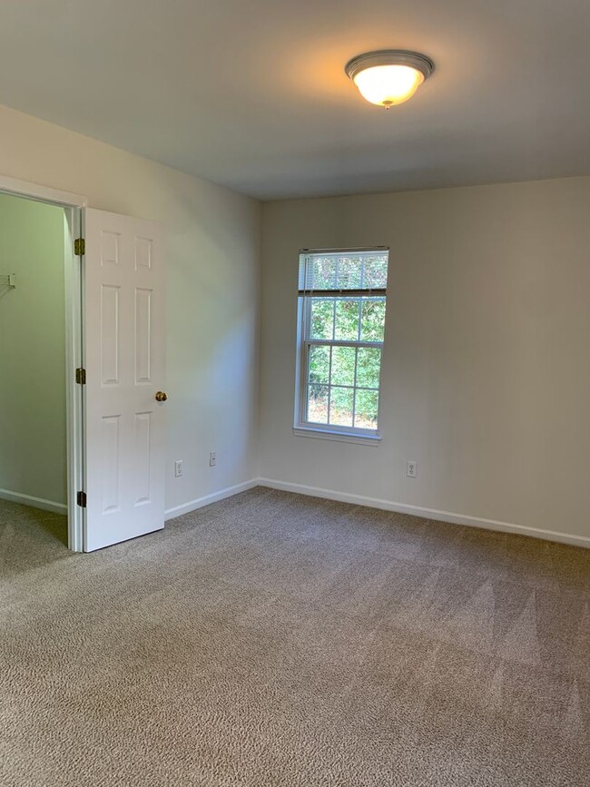 Building Photo - 1/2 OFF FIRST MONTHS RENT! 3 Bedroom 2 Bat...