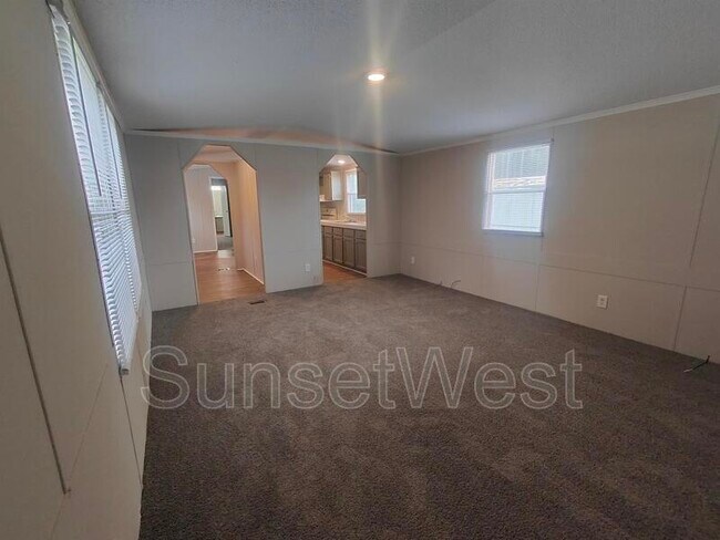 Building Photo - 193 Sunshine Dr