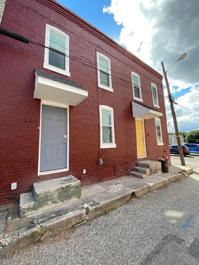 Building Photo - 214 W Hope Ave