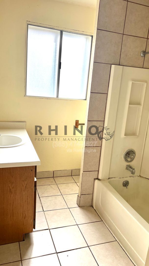 Building Photo - 449 N 1465 W