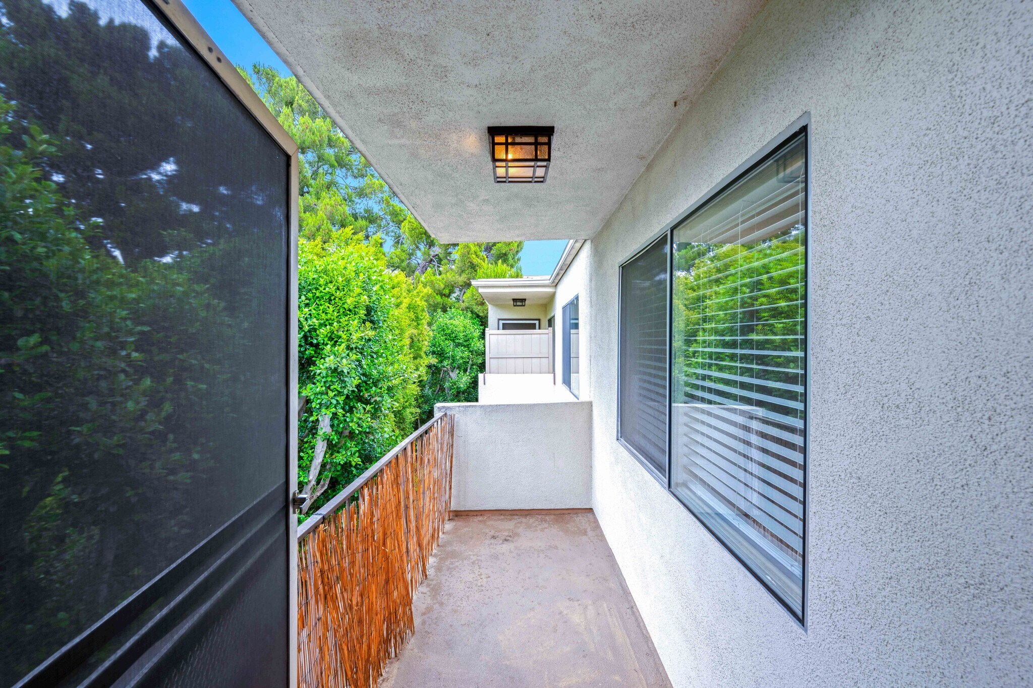 Building Photo - 12801 Moorpark St