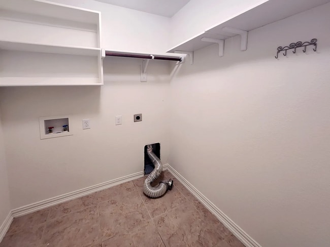 Building Photo - 2641 Sandcherry Dr