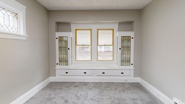 Building Photo - Old Brooklyn Area - 3 Bedroom Single Famil...