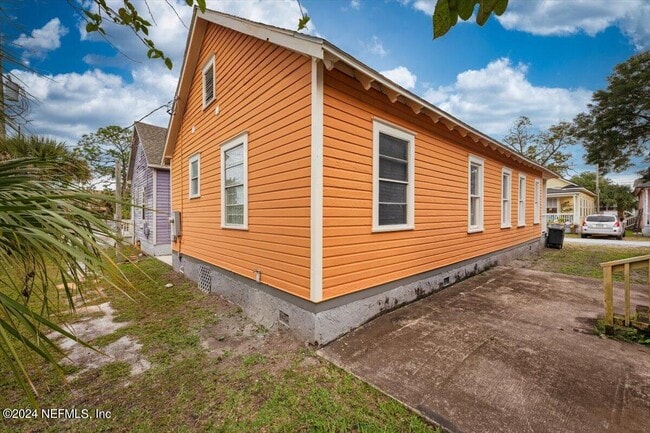 Building Photo - 1950 Redell St