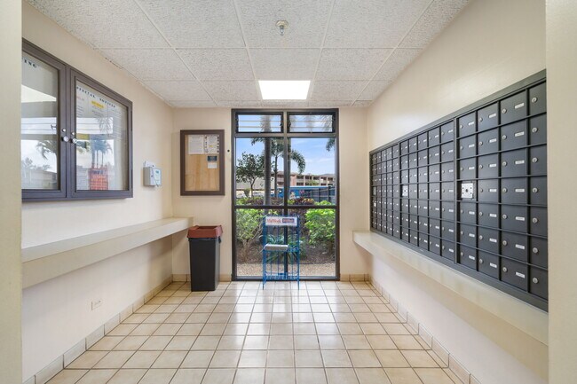 Building Photo - Country Club Plaza#307