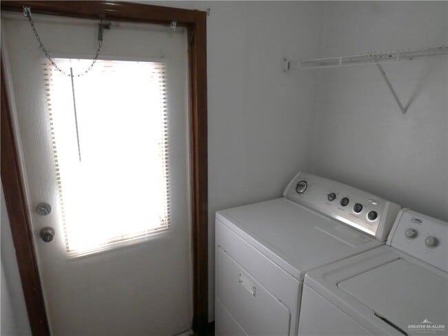 Building Photo - 36 Oliva St