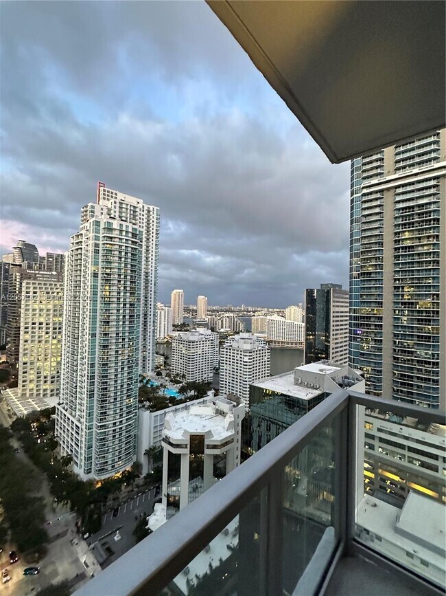 Building Photo - 1060 Brickell Ave