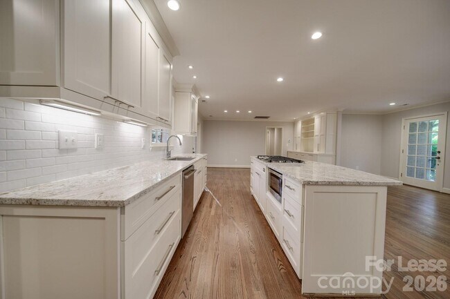 Building Photo - 6700 Castlegate Dr