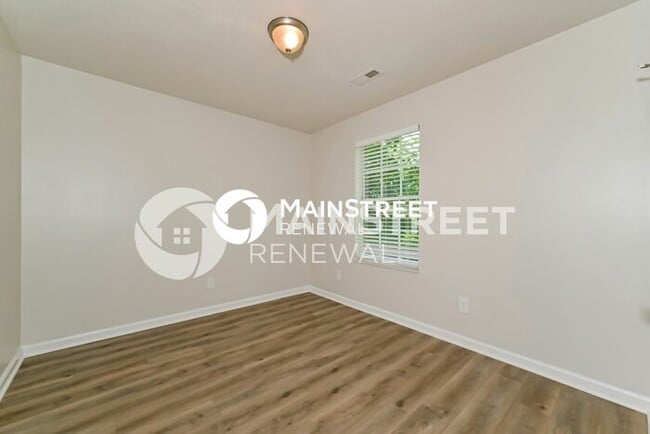 Building Photo - 4 Bedroom Pet-Friendly Home in POWELL, TN with Main Street Renewal