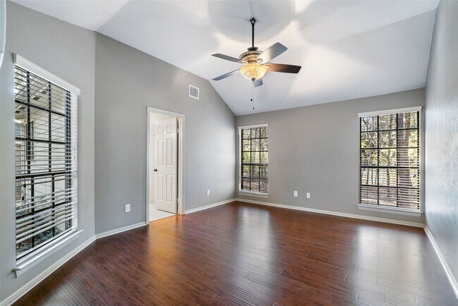 Building Photo - 2 Village Knoll Pl