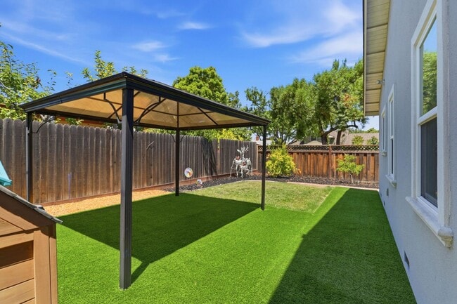 Building Photo - Wow! What a Great Home! Available Soon!
