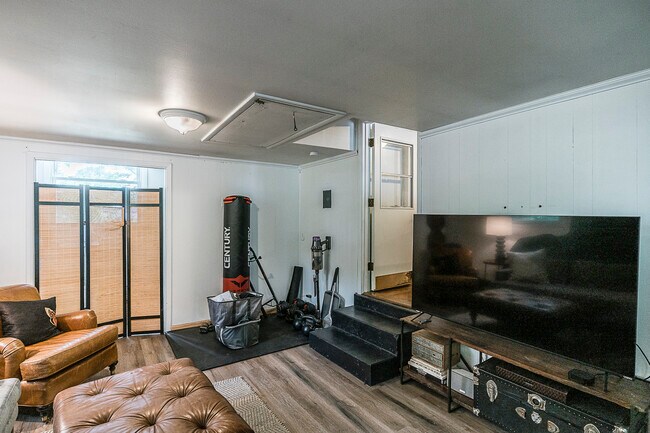 Building Photo - 1813 Welcome Ln