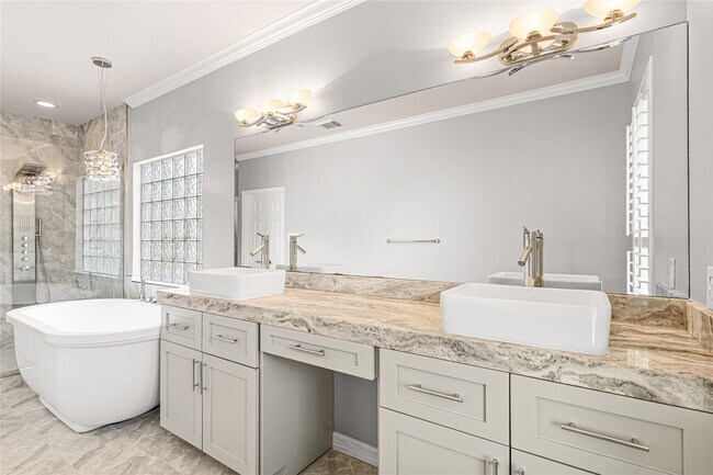 Building Photo - 112 White Dr