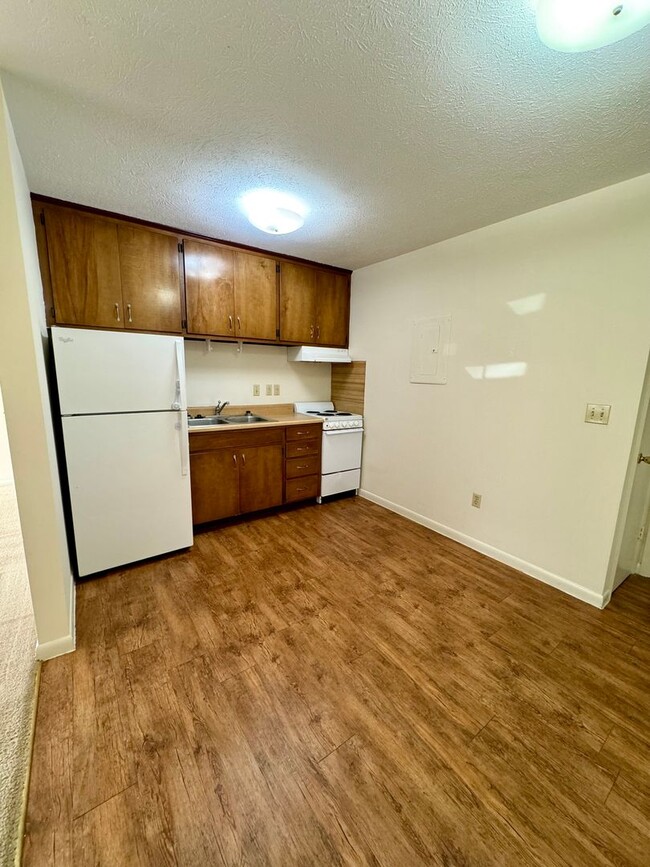 Building Photo - Apartment for Rent