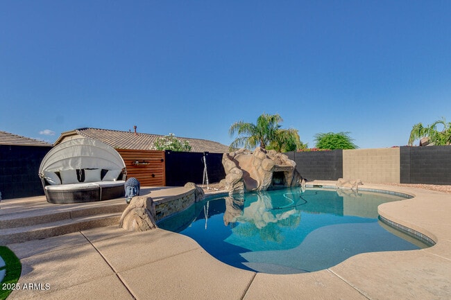 Building Photo - 18472 W Desert Ln