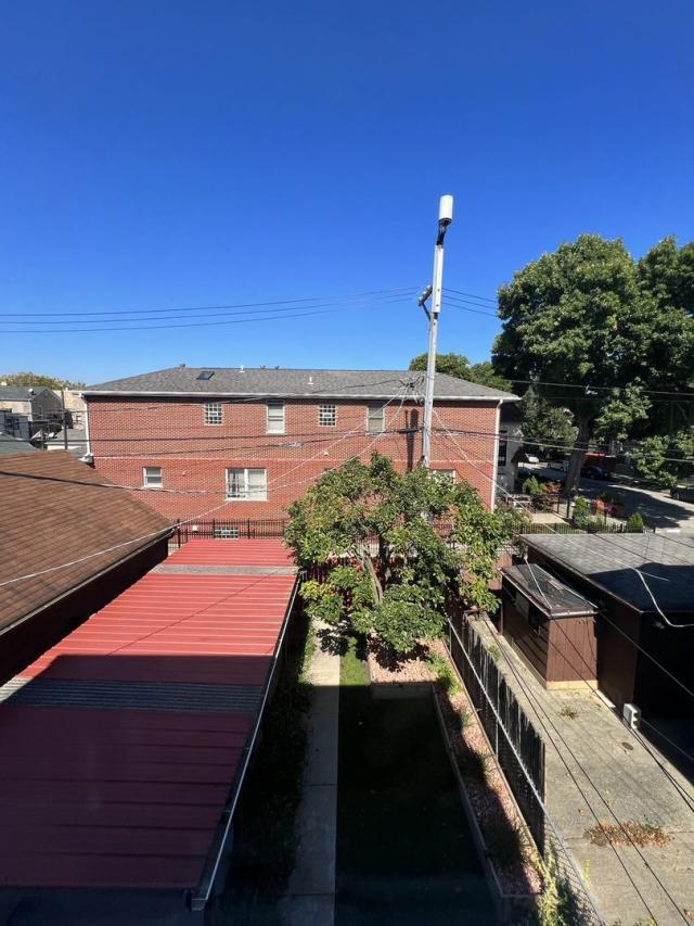 Building Photo - 3 bedroom in Chicago IL 60609