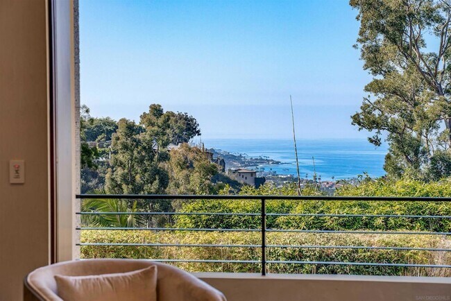 Building Photo - 8070 La Jolla Scenic Dr N