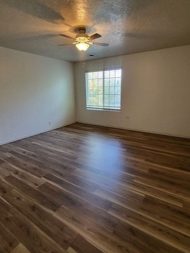Building Photo - 3097 E Shaver Ct