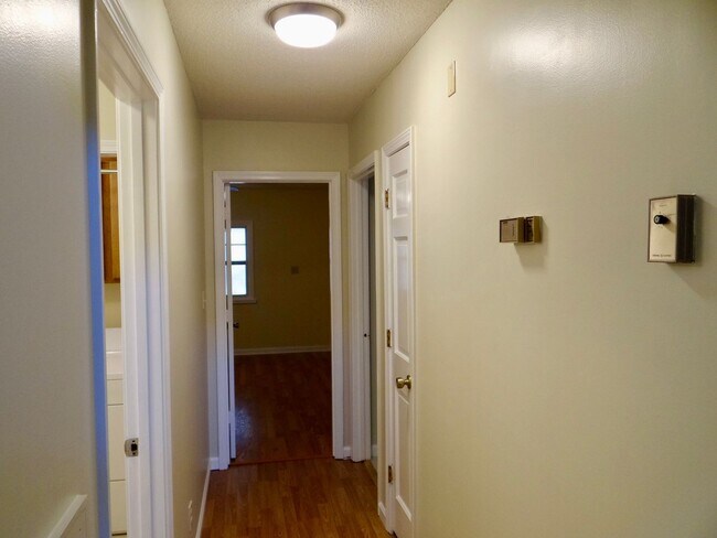 Building Photo - 2 bedroom unfurnished LONG TERM RENTAL in Fairway Ridge