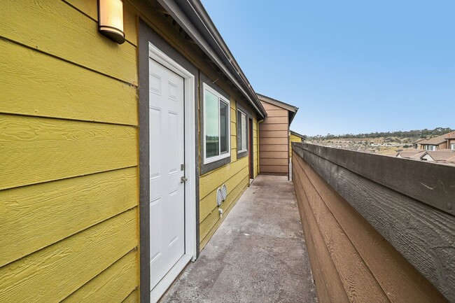 Building Photo - 2065 Poplar Rd