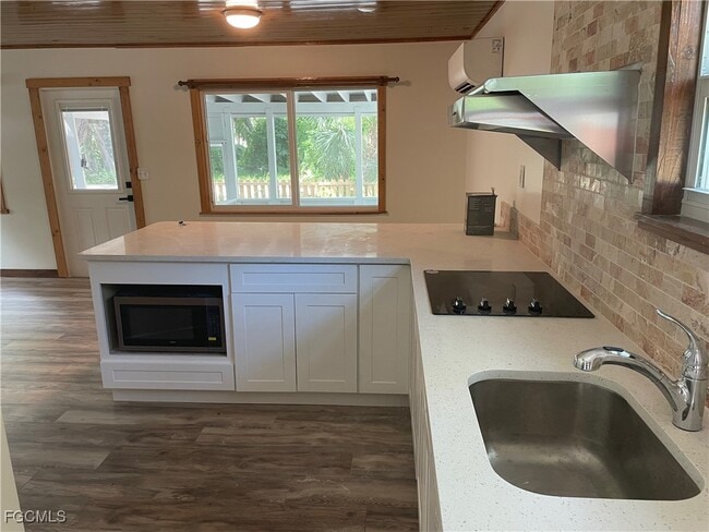 Building Photo - 784 Oak St