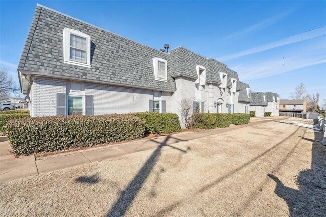 Building Photo - 11417 N May Ave