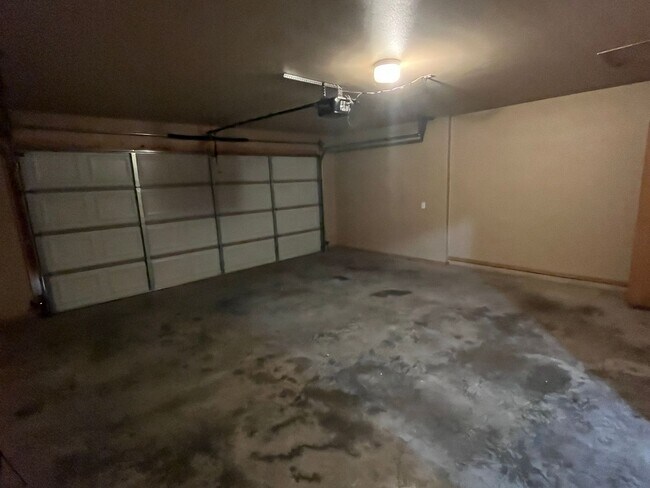 Building Photo - 808 W 13th St