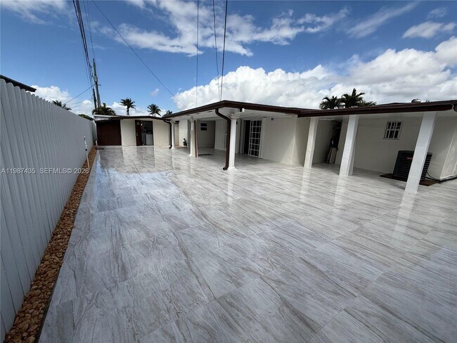 Building Photo - 11602 NW 58th Ave