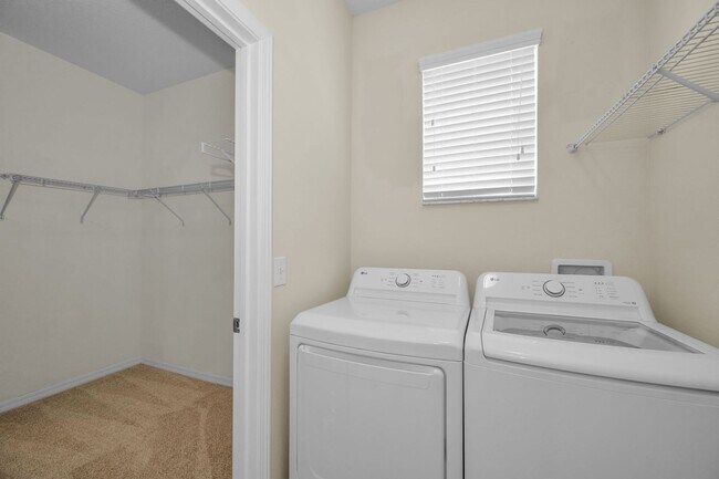 Building Photo - Beautiful Trinity Lakes 5 bedroom 3.5 Baths