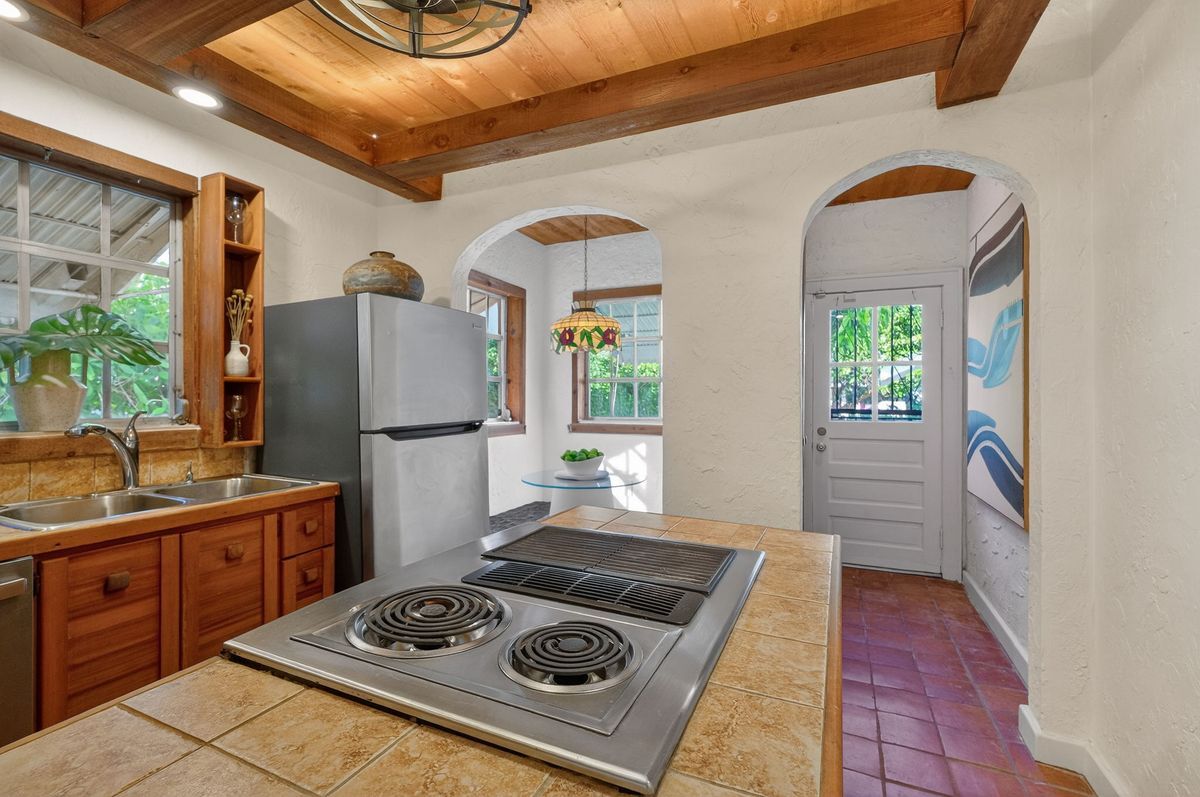 Building Photo - 1305 Alhambra Cir