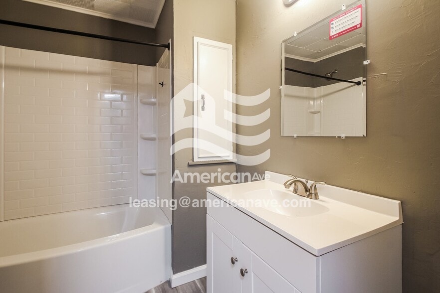 Building Photo - 1416 N Joplin Ave