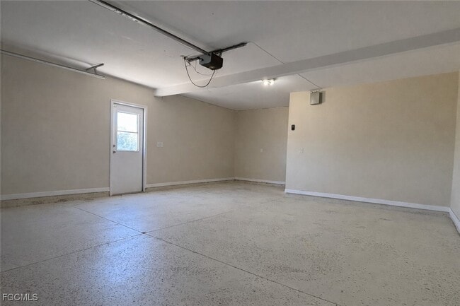 Building Photo - 3618 SW 2nd Ln