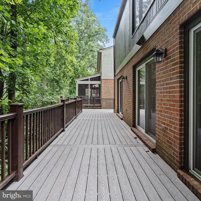 Building Photo - 3704 Oak Hill Way